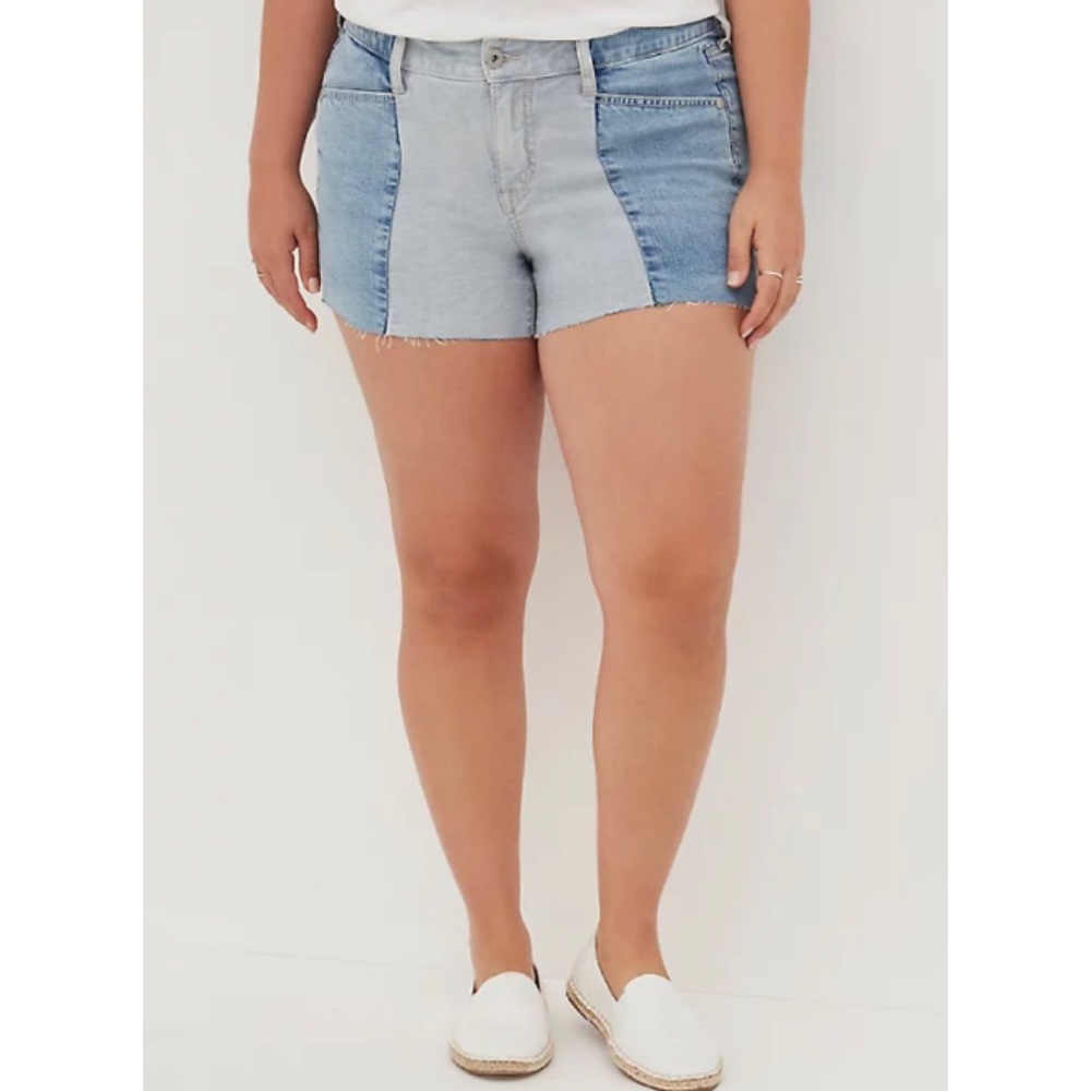 🆕Contrast Panel Vintage Stretch Mid Rise Denim Jean Short 18 NWT Torrid New!